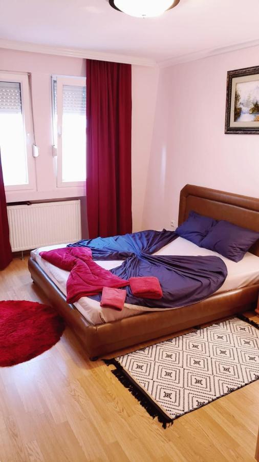 Gorgeous Apartment With City View In The City Center Priştine Dış mekan fotoğraf