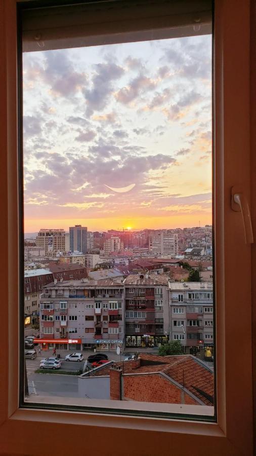 Gorgeous Apartment With City View In The City Center Priştine Dış mekan fotoğraf