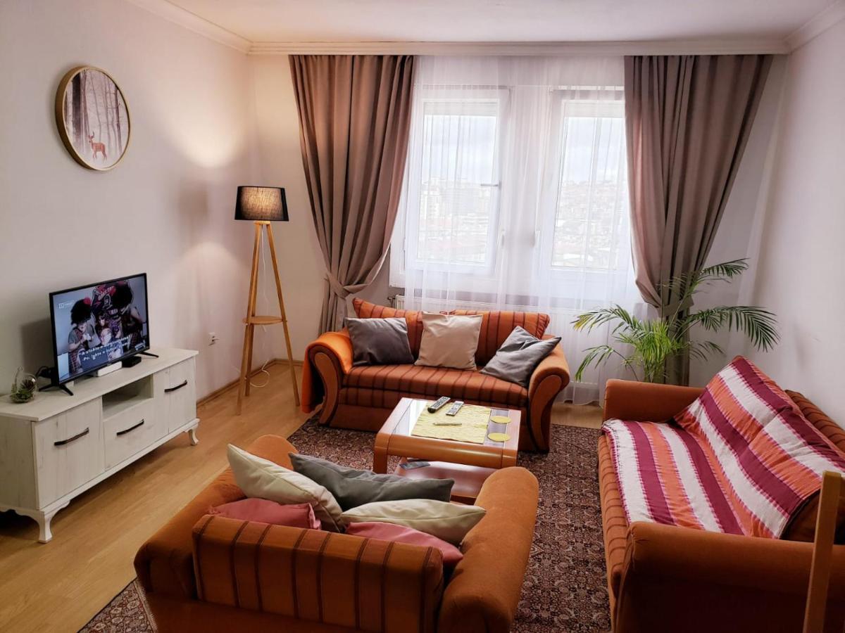 Gorgeous Apartment With City View In The City Center Priştine Dış mekan fotoğraf