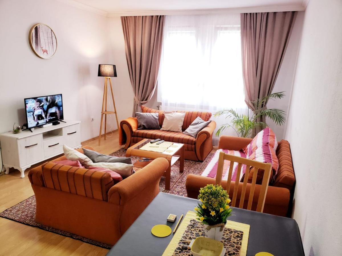 Gorgeous Apartment With City View In The City Center Priştine Dış mekan fotoğraf
